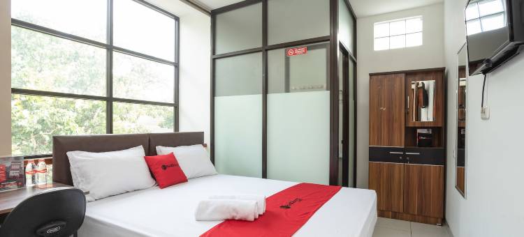 红多兹酒店-近BSD城埃卡医院(RedDoorz Near Eka Hospital BSD City)图片