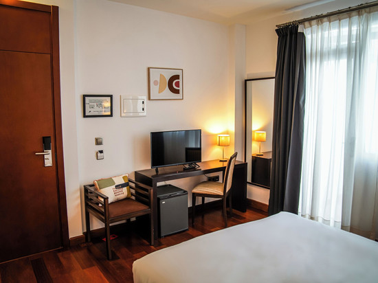 巴埃萨纪念酒店 by eme Hoteles