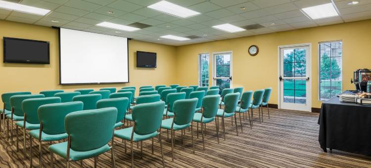 圣路易斯河港机场西长住套房酒店(Larkspur Landing Extended Stay Suites St Louis Riverport)图片