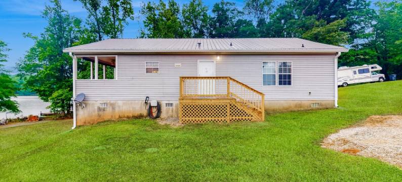 Lakeside Sunset Haven图片