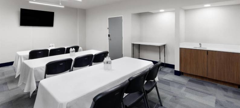 休斯顿斯塔福德舒格兰拉昆塔温德姆套房酒店(La Quinta Inn & Suites by Wyndham Houston Stafford Sugarland)图片