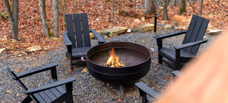 Charming Loft with Fire Pit and Basketball Court - Cozy Retreat图片