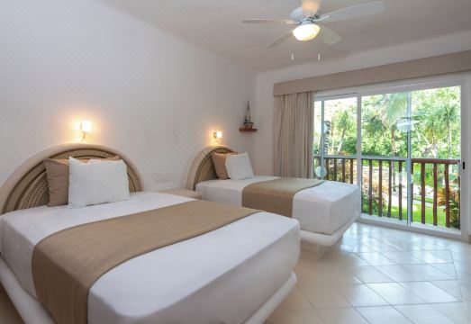 Las Villas Akumal Hotel Overview
