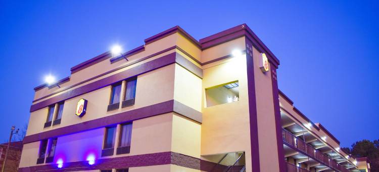 罗利市中心南速8酒店(Super 8 by Wyndham Raleigh Downtown)图片