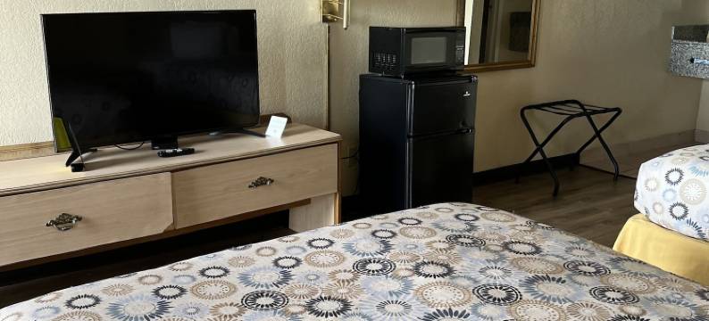 洞穴旅馆 - 福特沃尔顿海滩 - 日落广场 - 附近的海滩和赫尔伯特(Hole Inn the Wall Hotel - Fort Walton Beach - Sunset Plaza - Nearby Beaches & Hurlburt)图片