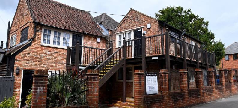 原白鹿 - 令伍特马斯顿旅馆(Original White Hart, Ringwood by Marston's Inns)图片