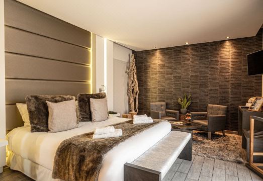 Hôtel le Parc - la Table de Franck PutelatHotel Overview