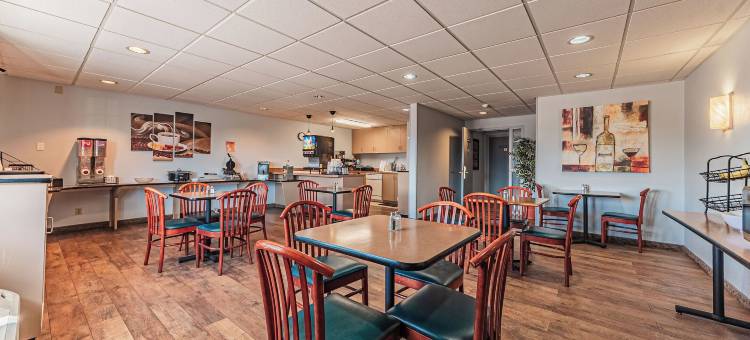 Travelodge by Wyndham科罗拉多斯普林斯机场/彼得森空军基地酒店(Travelodge by Wyndham Colorado Springs Airport/Peterson AFB)图片