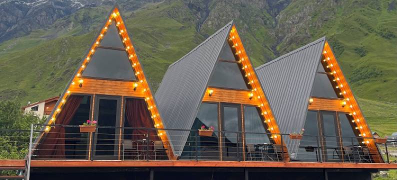 卡兹别基金字塔(Paradise Kazbegi)图片