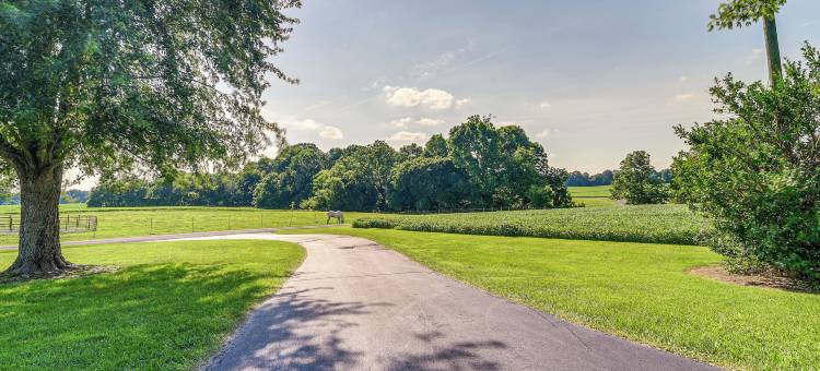 Russell Springs度假胜地，距离坎伯兰湖10英里！(Russell Springs Getaway, 10 Mi to Lake Cumberland!)图片