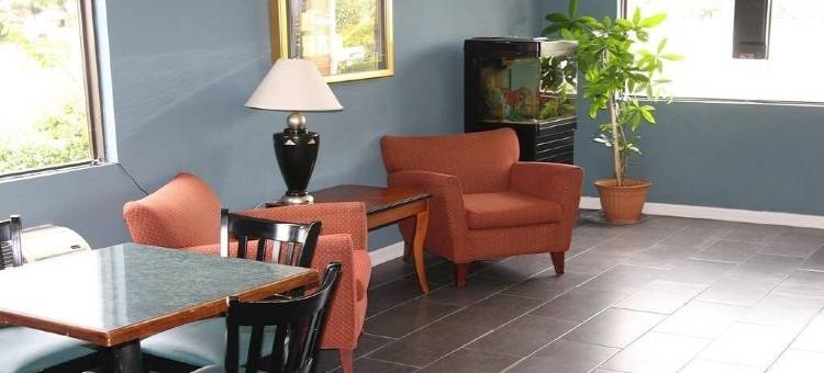 快捷酒店及套房(Express Inn & Suites)图片