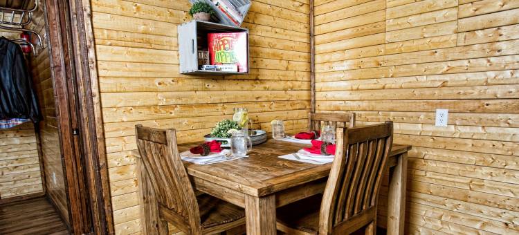 斯戴特莱恩小屋房车酒店(Stateline Cabins & RV)图片