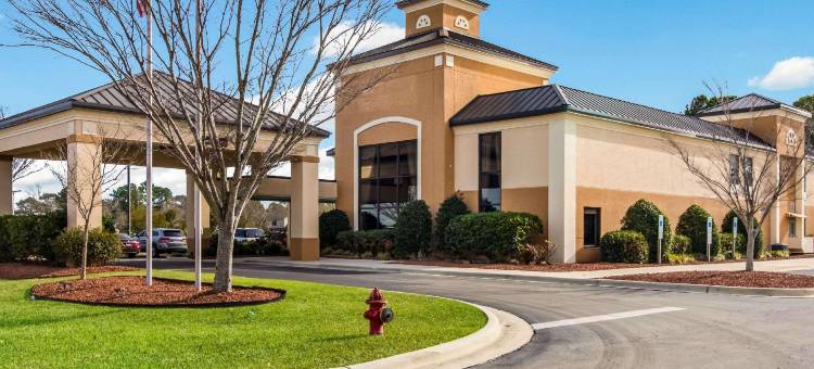 纽伯恩克拉利安庭酒店(Clarion Pointe New Bern)图片