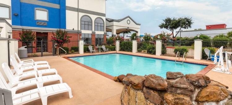 山姆休斯顿收费公路温德姆戴斯套房酒店(Days Inn & Suites by Wyndham Sam Houston Tollway)图片