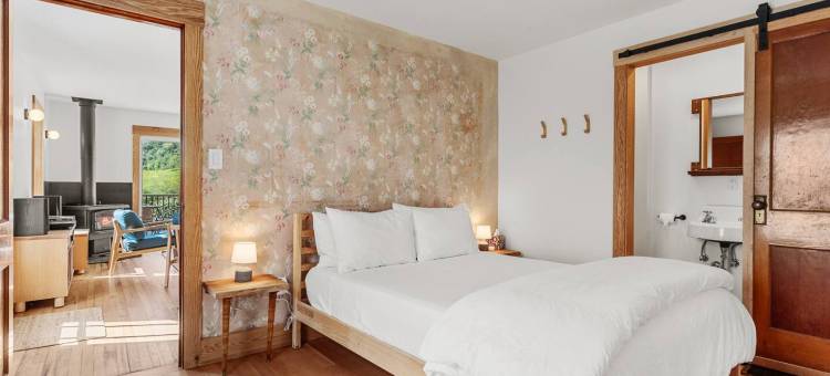 Charming Cottage with Scenic Trails - Cozy Summer Escape图片