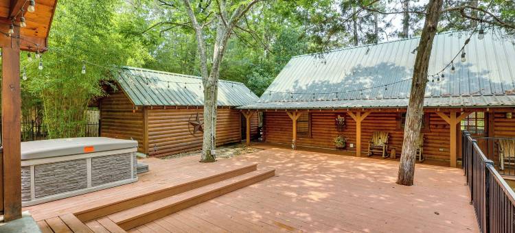 'cape Royale'豪华的利文斯顿小屋，带热水浴缸！('Cape Royale' Luxury Livingston Cabin w/ Hot Tub!)图片