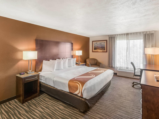 瓦拉瓦市中心凯艺套房酒店