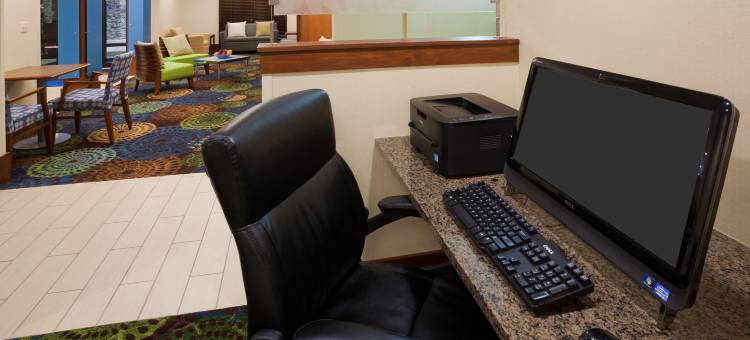 Holiday Inn Express 锡达拉皮兹(柯林斯道)(Holiday Inn Express Cedar Rapids (Collins RD))图片