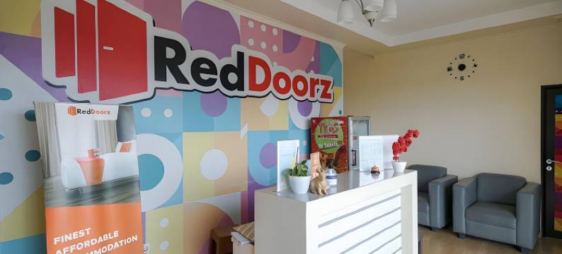 红多兹酒店-近冼都环路出口收费站(RedDoorz Near Exit Toll Sirkuit Sentul)图片