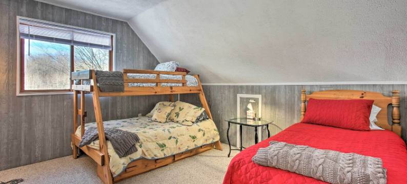 位于雪上移动车及全地形车路径上的北方湖居民房(Lakes of the North Home on Snowmobile and Atv Trail!)图片