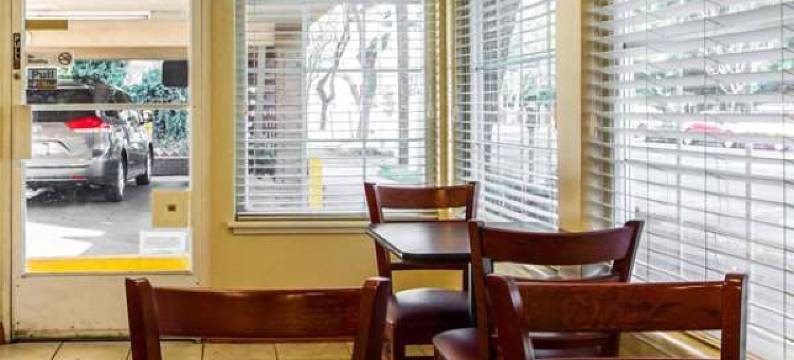 伊可洛吉酒店-萨克拉门托会议中心(Econo Lodge Sacramento Convention Center)图片