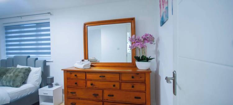 免费停车 - 海斯 - 希思罗 - 豪华三卧室家庭公寓 - 承包商住宿(Free Parking - Hayes - Heathrow - Luxe 3BR Family -contractor Stay)图片