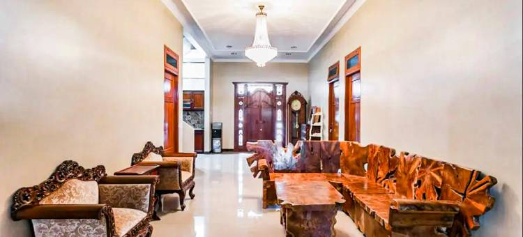 接近Banyumanik收费公路出口的RedDoorz Syariah(RedDoorz Syariah Near Exit Toll Banyumanik Semarang)图片