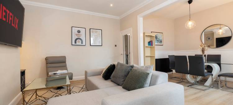 盖茨黑德明亮的四卧室复式公寓(Bright 4-bedroom Maisonette in Gateshead)图片