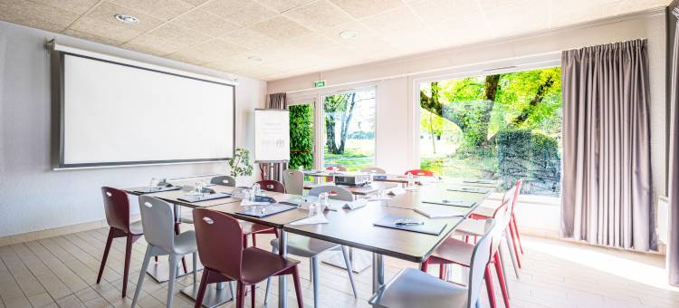 康铂埃克斯勒班酒店(Campanile NATURE - Aix Les Bains)图片