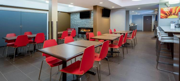 蒂明斯麦客达套房酒店(Microtel Inn & Suites by Wyndham Timmins)图片