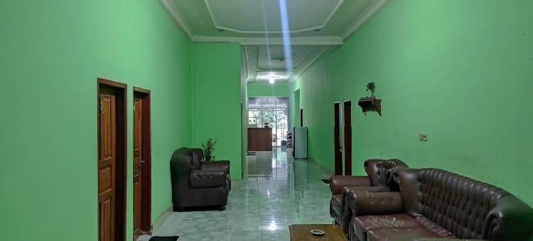 OYO 93411教法酒店托博朗(OYO 93411 Syariah Hotel Tomborang)图片