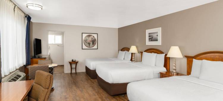 华美达海湾套房旅馆(Ramada Bayside Inn and Suites)图片
