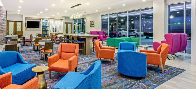 韦科贝勒市中心拉昆塔温德姆套房酒店(La Quinta Inn & Suites by Wyndham Waco Downtown - Baylor)图片