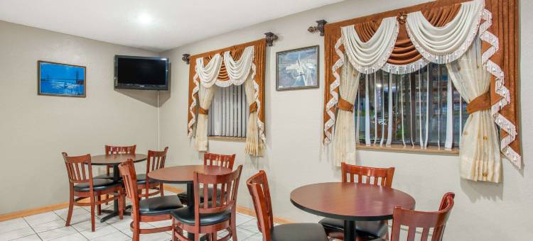 马塞纳温德姆速8酒店(Super 8 by Wyndham Massena NY)图片