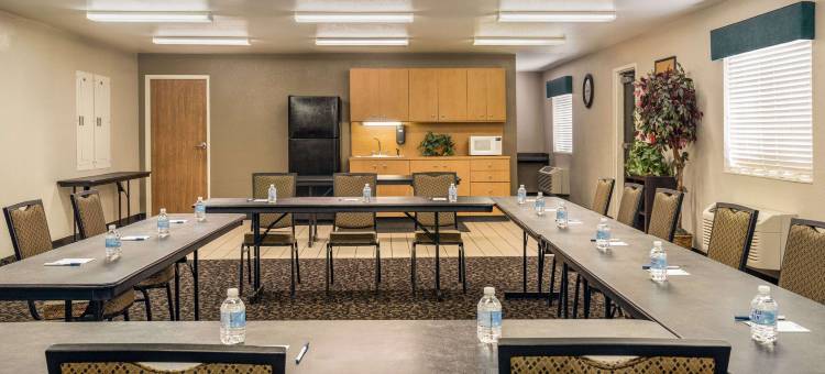 Travelodge by Wyndham Wellington KS图片