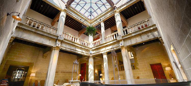 卡瓦哈尔吉隆宫酒店(Palacio Carvajal Girón)图片