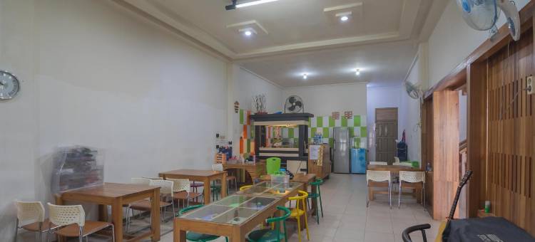 红多兹酒店-近查加玛达坤甸(RedDoorz Near Gajah Mada Pontianak)图片