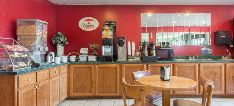 法明顿温德姆速8酒店(Super 8 by Wyndham Farmington)图片