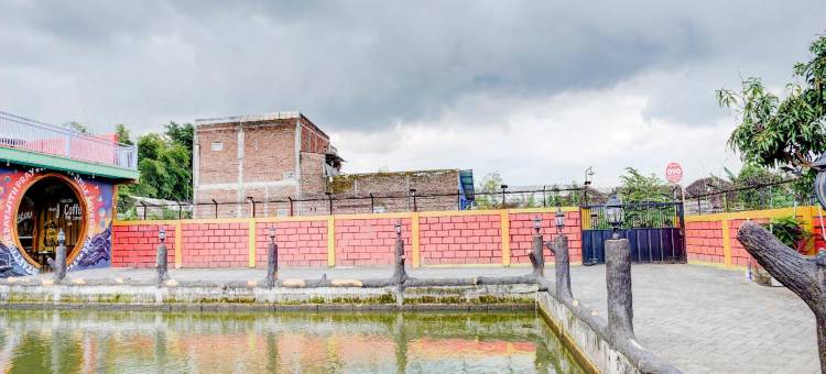 OYO 90303 科拉姆潘金阿巴咖啡厅和家庭旅馆(OYO 90303 Cafe & Homestay Kolam Pancing Abah)图片