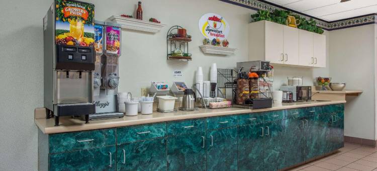 滑铁卢速8酒店(Super 8 by Wyndham Waterloo)图片