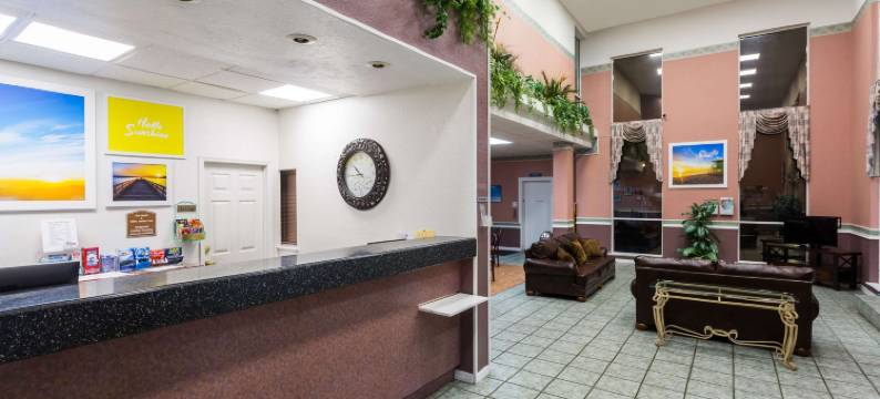 里奇港戴斯酒店(Days Inn & Suites by Wyndham Port Richey)图片