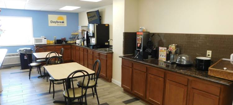 爱荷华城地区/西布兰奇戴斯酒店(Days Inn by Wyndham West Branch Iowa City Area)图片