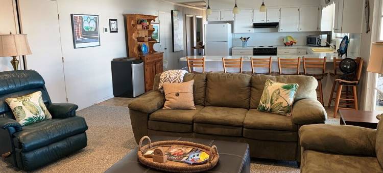 Deep water Lake Marion house.  4BR 2.5BA. Fish off dock. Nearby Golf. SUNSETS图片