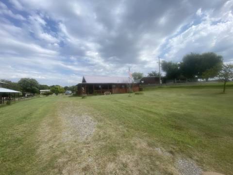 Relax at your Rustic Lakeview Cabin on the North side of Foss Lake, Oklahoma