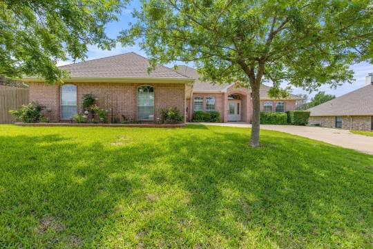 Amazing Brick Home, Pool, Covered Patio, Garden, Community Ramp (5mins 2 Square)