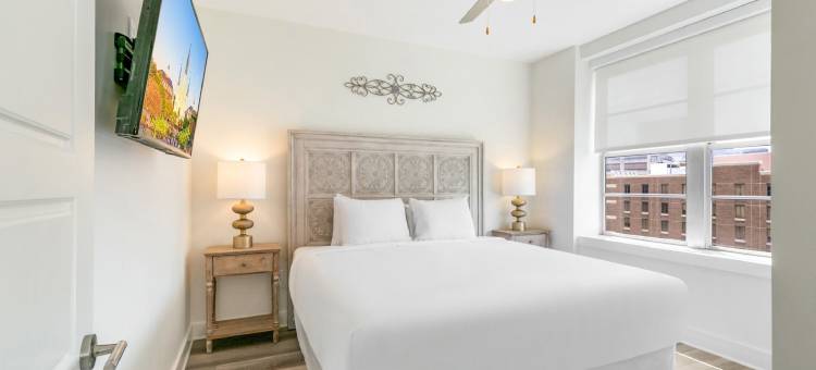 距离波旁街步行路程的豪华四居室公寓(Luxury 4 Bedroom Condo Short Walk to Bourbon Street)图片