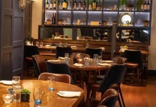 Quinlan & Cooke Boutique Townhouse and QCs Seafood Restaurant Hotel Overview