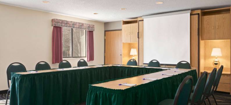 洛根呗盟套房酒店(Baymont by Wyndham Logan)图片