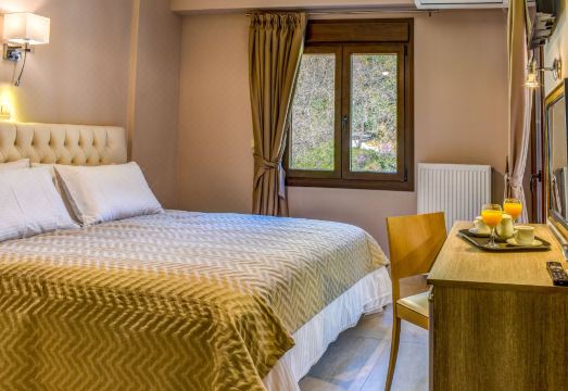 Elia Deluxe Accommodation Hotel Overview