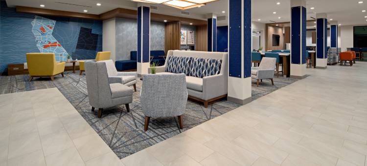 瓦伦西亚-圣克拉丽塔智选假日套房酒店(Holiday Inn Express & Suites Valencia - Santa Clarita)图片